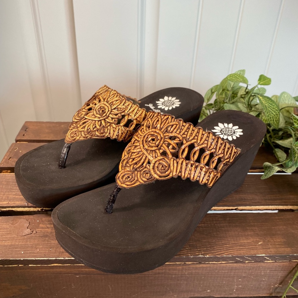 Yellow Box Flower Wedge Flip Flip Style Sandal